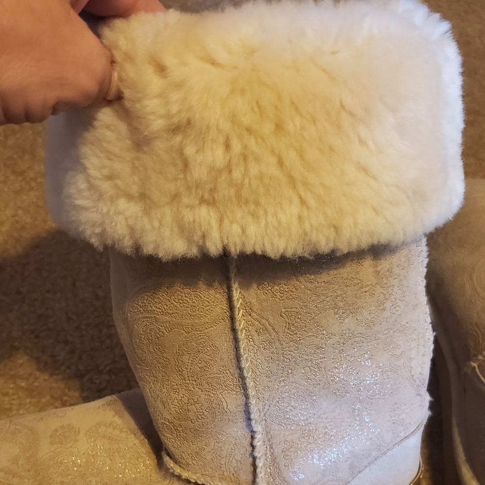 EUC Beige Ugg Boots Size 8 - Picture 5 of 8